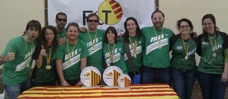 Els equips de Tamborí reben els trofeus de Campions de la Lliga Catalana
